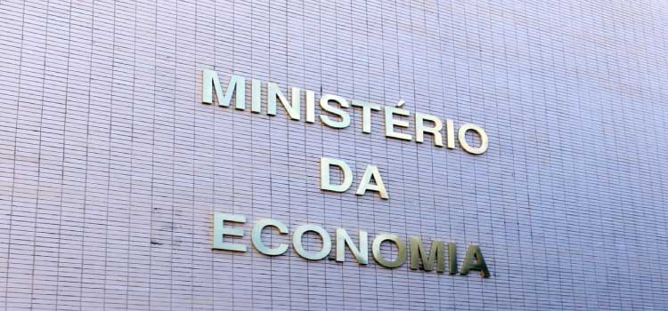 ECONOMIA: Governo reduz IPI de produtos fabricados no Brasil.