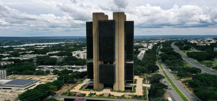 ECONOMIA: Mercado financeiro eleva projeção da inflação de 5,9% para 5,96%.