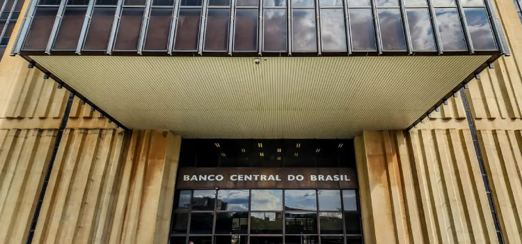 ECONOMIA: Mercado reduz previsão da inflação de 4,59% para 4,55% este ano.