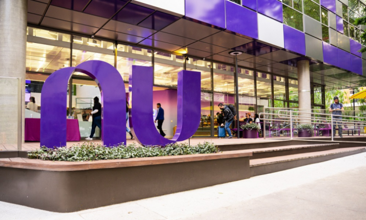 Economia: Nubank vai fechar? Entenda a verdade sobre o boato que circula nas redes sociais