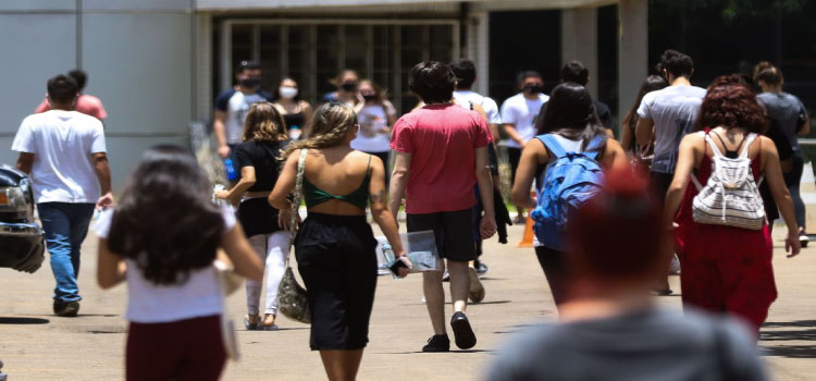 EDUCAÇÃO: Candidatos têm até esta sexta-feira para pedir isenção de taxa do ENEM.