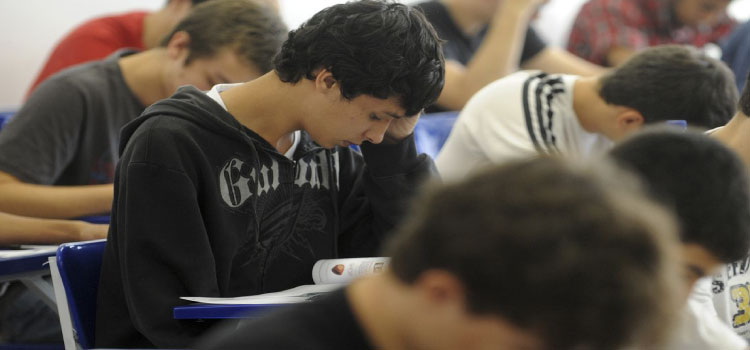 EDUCAÇÃO: Prazo para convocação de lista de espera do Fies termina nesta sexta.