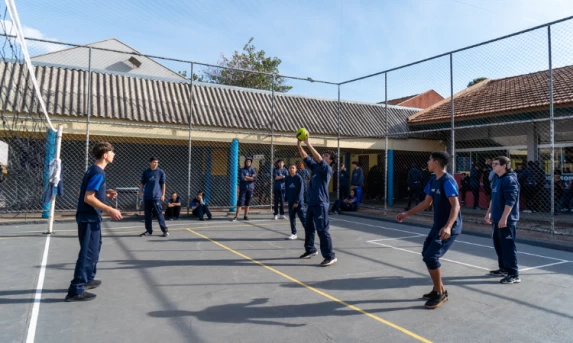 Educação: Programa Parceiro da Escola eleva frequência e revitaliza colégios estaduais no Paraná