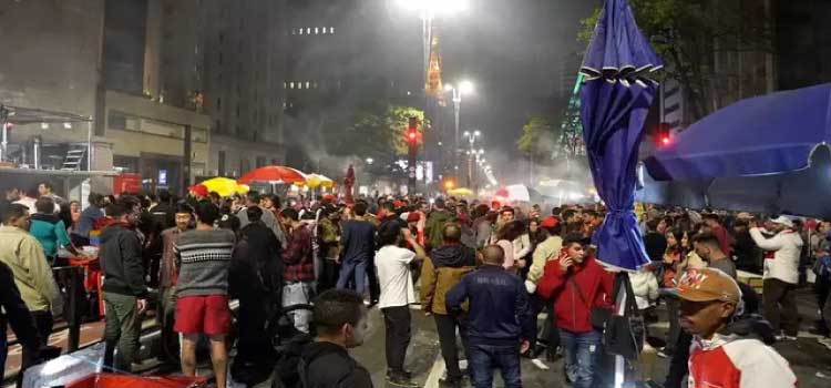 ELEIÇÕES 2022: Eleitores de Lula reunidos na avenida Paulista se dividiam entre otimismo e apreensão.