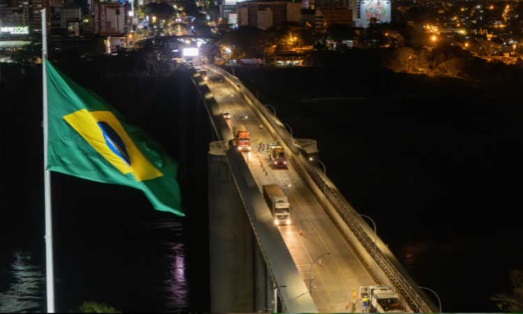 EPR Iguaçu programa operação noturna para reparos no pavimento e melhorias na iluminação da Ponte da Amizade