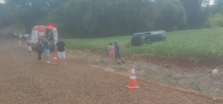 ESPIGÃO ALTO DO IGUAÇU: Homem perde a vida após ser arremessado para fora do veículo em capotamento