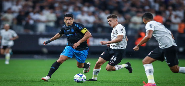 ESPORTES: Corinthians e Grêmio empatam em jogo com oito gols.