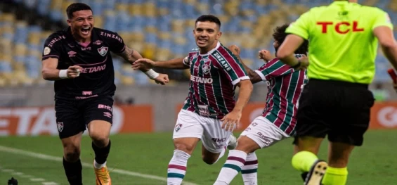 ESPORTES: Fluminense bate Cruzeiro com golaço de falta de Leo Fernández.