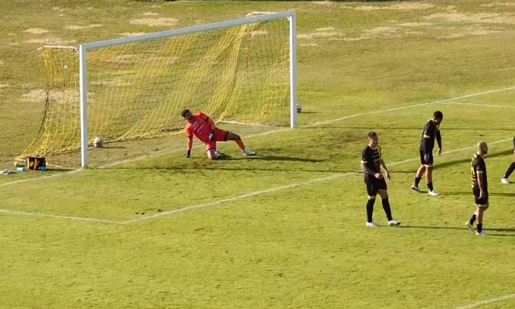 FC Cascavel busca empate com um jogador a menos jogando em casa diante do Monte Azul
