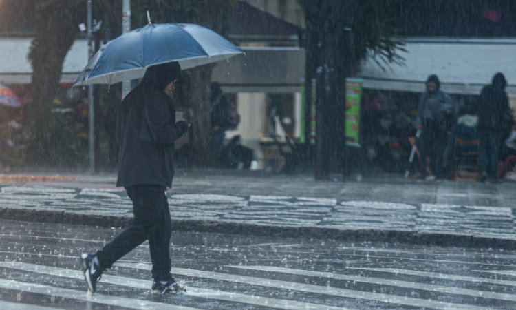 Final de semana será de chuva e ventos fortes em parte do Paraná, prevê Simepar.