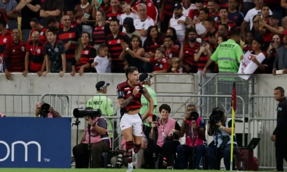 Fla derrota LDU e fica perto da vaga nas oitavas da Libertadores