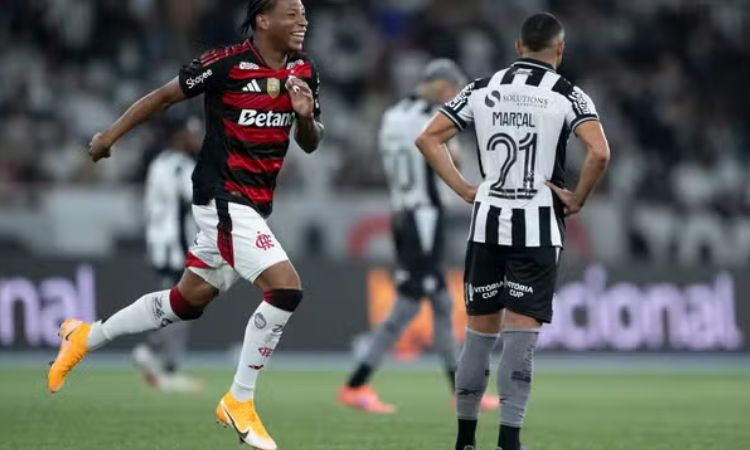 FLAMENGO ATROPELA BOTAFOGO POR 3 A 0 NO CLÁSSICO E MANTÉM PERSEGUIÇÃO AO LÍDER PALMEIRAS FLAMENGO ATROPELA BOTAFOGO POR 3 A 0 NO CLÁSSICO E MANTÉM PERSEGUIÇÃO AO LÍDER PALMEIRAS