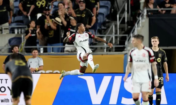 Flamengo fecha primeira fase do Mundial com empate com o Los Angeles