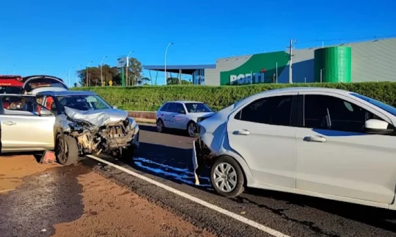 Forte colisão traseira é registrada na BR-467 em Cascavel.