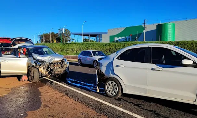 Forte colisão traseira é registrada na BR-467 em Cascavel.