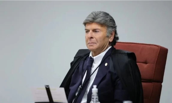 Fux absolve Bolsonaro e condena Braga Netto e Mauro Cid em julgamento no STF