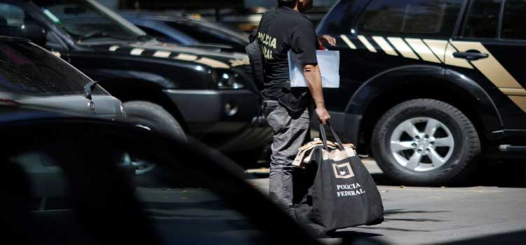 GERAL: Polícia Federal combate no Paraná contrabandistas de cigarros.