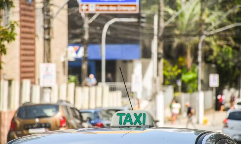 Governo amplia teto do programa Move Brasil para R$ 200 mil para compra de carros por motoristas de app e taxistas