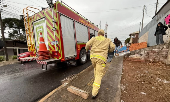 Granizo causa estragos em Castro e danifica cerca de 600 casas
