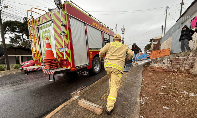 Granizo causa estragos em Castro e danifica cerca de 600 casas
