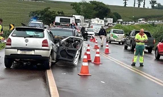 Grave acidente deixa três vítimas feridas e interdita parcialmente a BR-369.