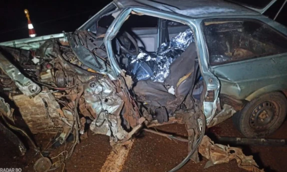 Grave acidente entre carro e caminhão deixa uma vítima fatal entre Toledo e São Pedro.