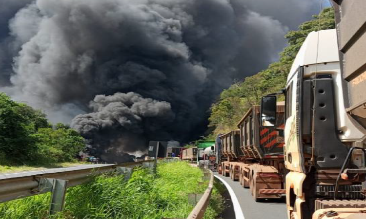 Gravíssimo acidente interdita BR-376 em Tibagi.