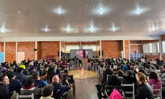 GUARANIAÇU: Ações do Maio Laranja são direcionadas aos alunos da rede municipal de ensino nesta terça-feira.