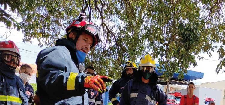GUARANIAÇU: Agentes da Defesa Civil realizam treinamento de Resgate Veicular