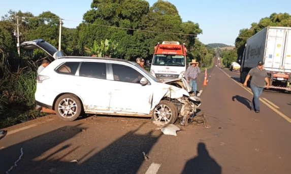 GUARANIAÇU: Duas pessoas sofreram ferimentos em acidente no Km 509 da rodovia BR 277.