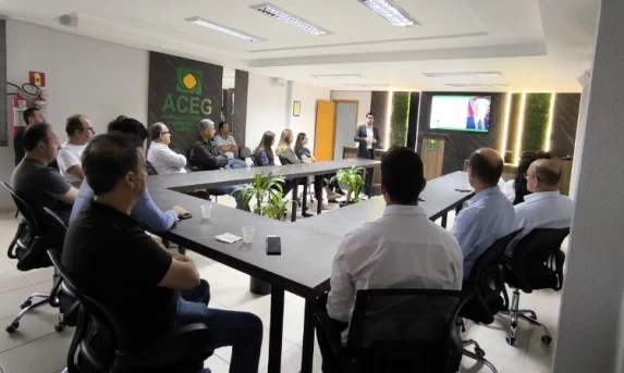 GUARANIAÇU: Evento discute tendências do mercado financeiro e investimentos.