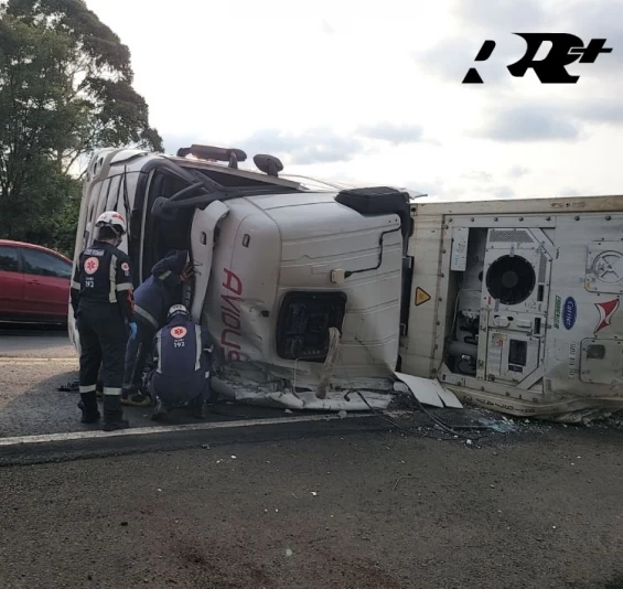 GUARANIAÇU: Grave acidente provoca morte de caminhoneiro no Km 525 da rodovia BR 277.