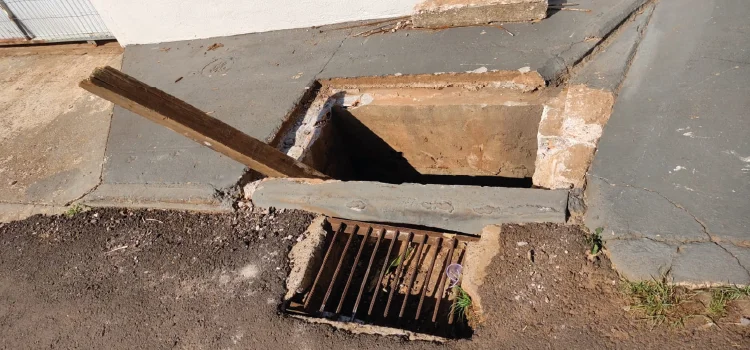 GUARANIAÇU: Moradores Jardim Real reclamam da situação dos bueiros no bairro.