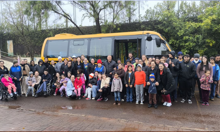 APAE de Guaraniaçu recebe ônibus 100% automatizado para transporte de alunos