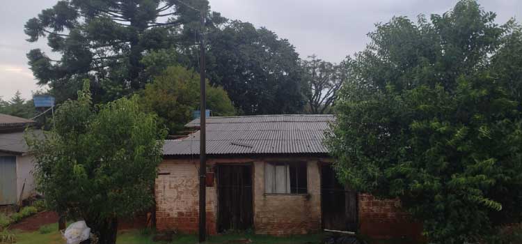 GUARANIAÇU: Vento provoca destelhamento em residência na comunidade de Mato Queimado