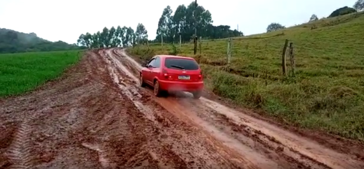 GUARANIAÇU – Agricultores pedem por melhorias nas estradas da comunidade de São Pedro 
