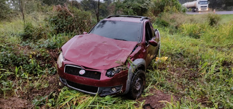 GUARANIAÇU – Saída de pista provoca lesão grave, vítima tem traumatismo craniano.