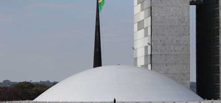 HABITAÇÃO: Senado aprova uso de fundo habitacional para Casa Verde e Amarela.