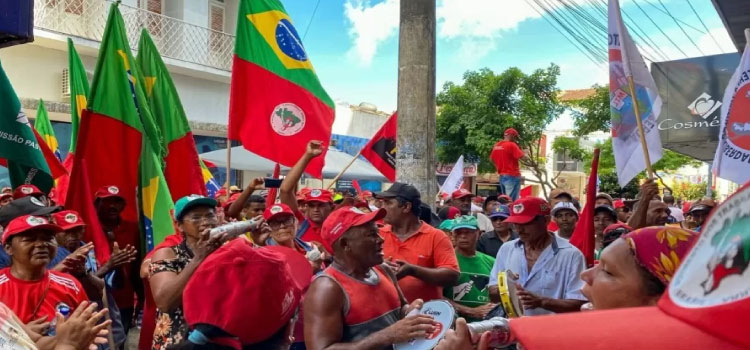 Haddad aceita reunião com MST, que mantém áreas invadidas; ante crise, Fávaro volta ao Brasil.