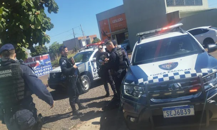 Homem é detido pela GMC após tentar estrangular mulher em Cascavel.