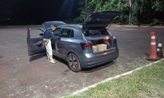 Homem tenta fugir da abordagem da PRF e é preso com 185 quilos de maconha em Santa Terezinha de Itaipu (PR).