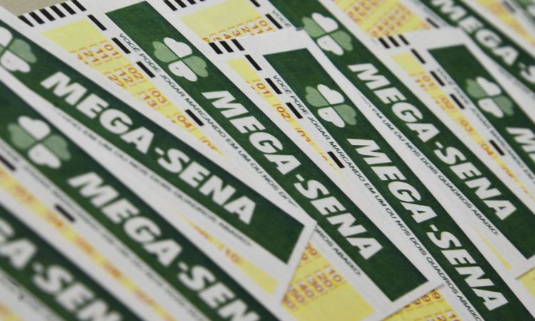 https://agenciabrasil.ebc.com.br/geral/noticia/2026-06/mega-sena-acumula-e-premio-principal-vai-para-r-7-milhoes