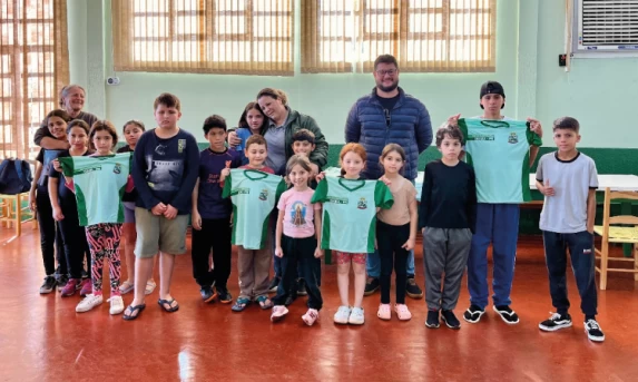 IBEMA: Administração Municipal entrega uniformes aos participantes do Serviço de Convivência e Fortalecimento de Vínculos