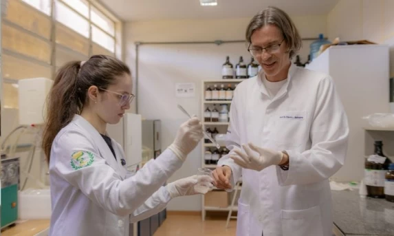 INOVAÇÃO PARANAENSE: GEL À BASE DE PELE DE TILÁPIA ACELERA CICATRIZAÇÃO DE FERIDAS EM CÃES E GATOS