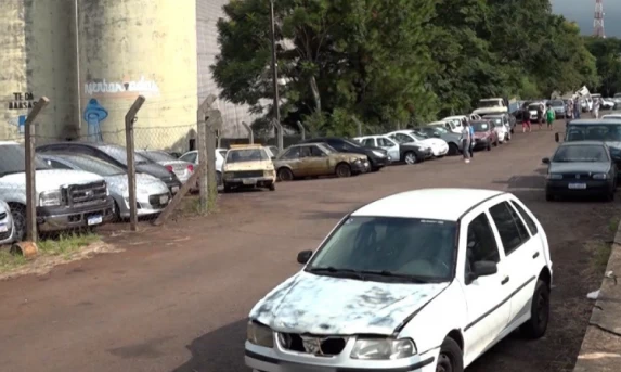 CASCAVEL: Interessados no leilão de veículos e sucatas podem conferir os 302 lotes até quarta-feira (6)