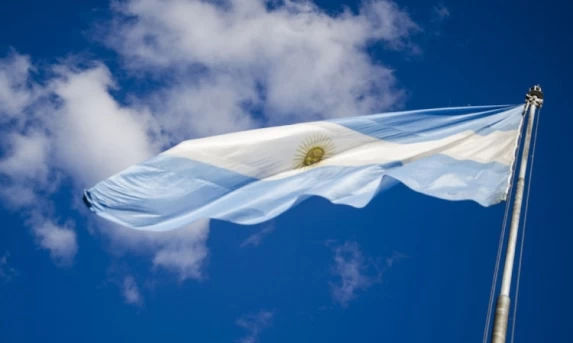 INTERNACIONAL: Argentina alcança superávit financeiro de US$ 620 milhões pela primeira vez em 12 anos.