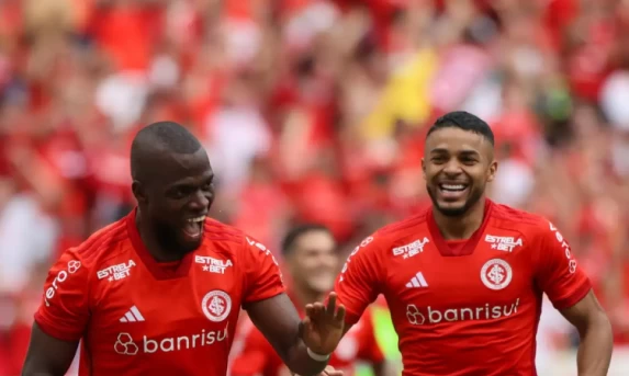 Internacional faz 3 a 0 no São Luiz e avança às semifinais do Gauchão.