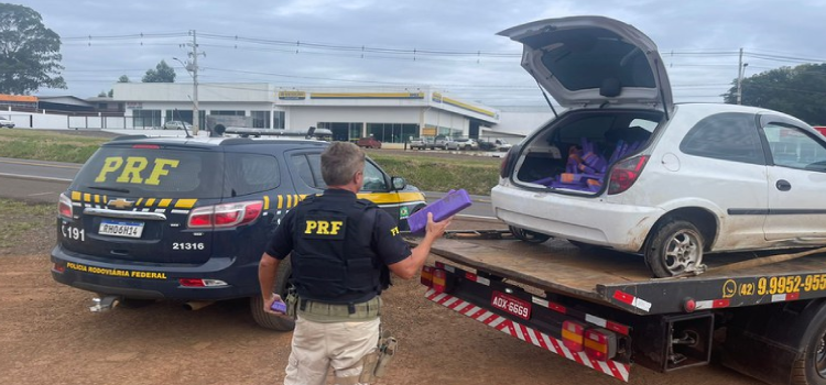 LARANJEIRAS DO SUL: Após fuga, PRF prende homem com 350 quilos de maconha num celta.