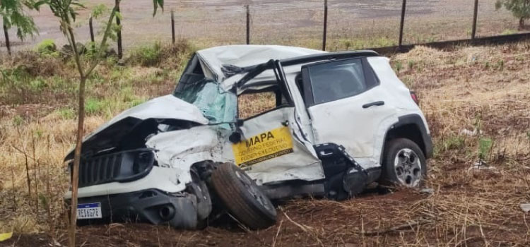 LARANJEIRAS DO SUL: Grave acidente entre carro e bi-trem é registrado na BR-277.