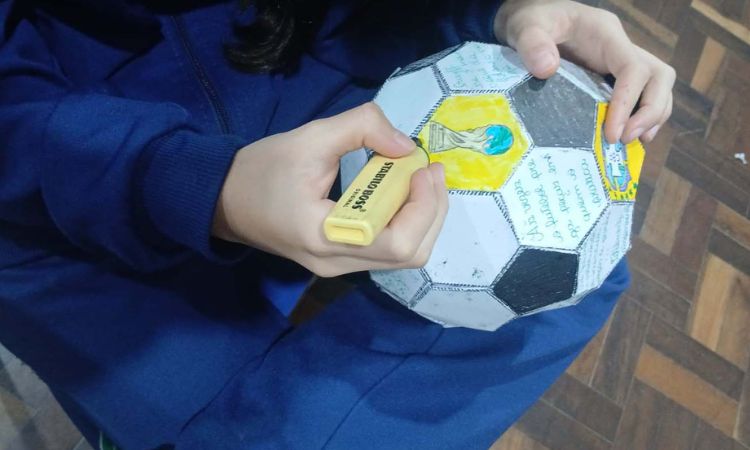 Leia Paraná entra em campo com projeto da Copa e fortalece leitura nas escolas estaduais